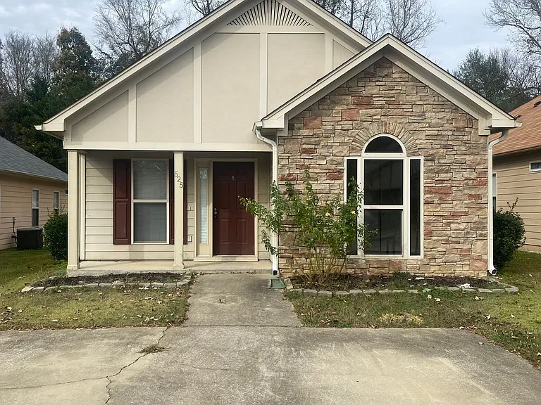 525 Fox Run Cir — Photo 1