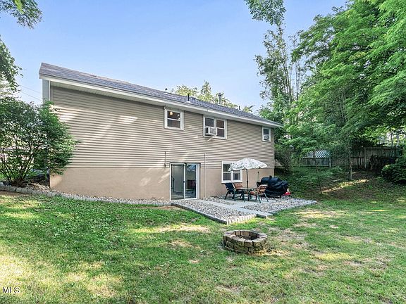 5th image of 2749 Maida Lane