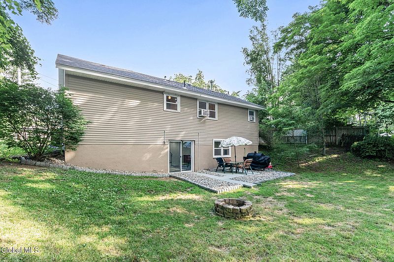 5th image of 2749 Maida Lane