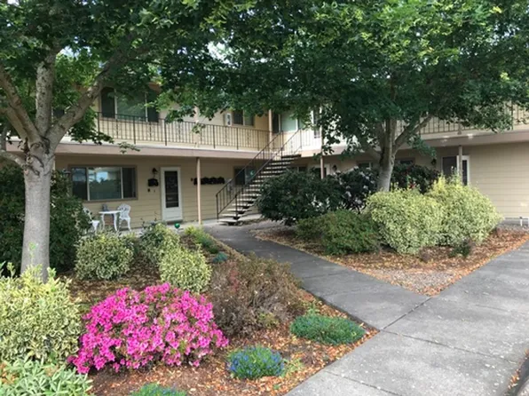 121-Townhouse Apartments, 300 E 6th Ave APT 2, Junction City, OR 97448