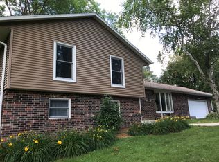 6863 Elm St, Platteville, WI 53818