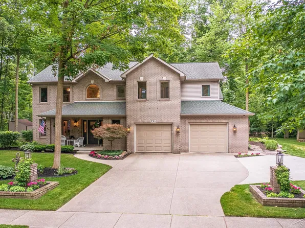 711 Maple Crest Dr, Frankenmuth, MI 48734