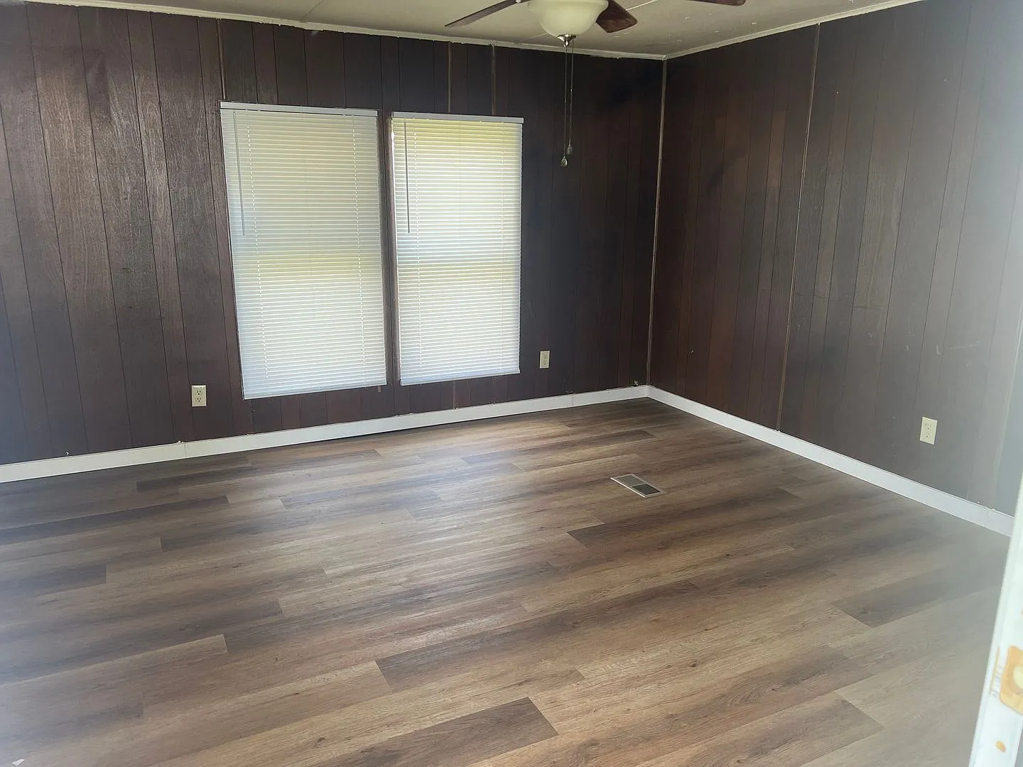 Beautifully Updated 3 bedroom 2 bath home — Photo 3