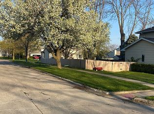 209 Goldenrod Rd APT B, Bloomington, IL 61704