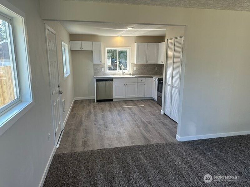 4th image of 210 24Th Avenue