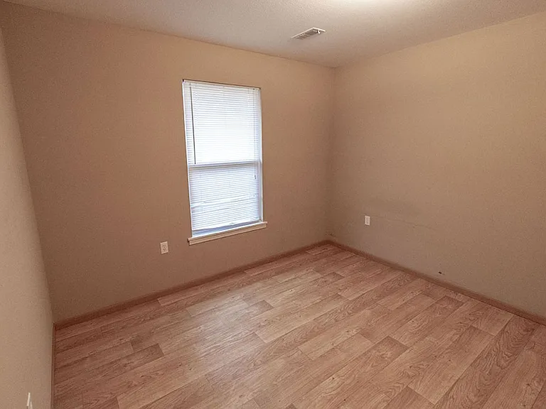 1546 Florence Dr — Photo 9