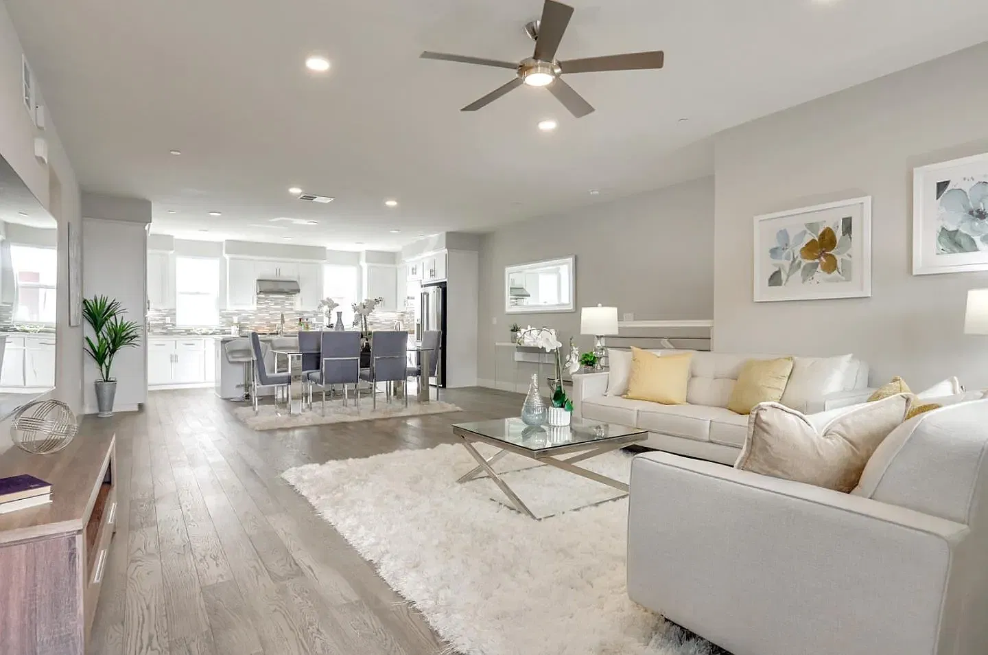3 bed, 2134 sqft, $5,200 — Photo 1
