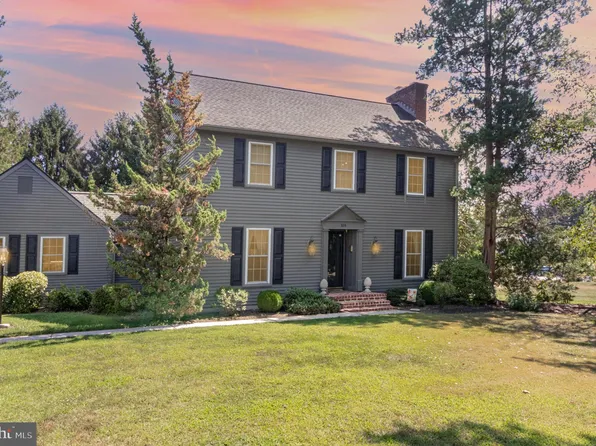 808 Wellington Dr, Carlisle, PA 17013