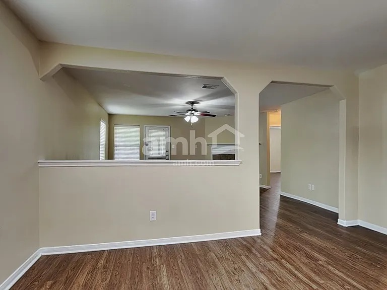 8102 Sweetstone Bluff Ln — Photo 5
