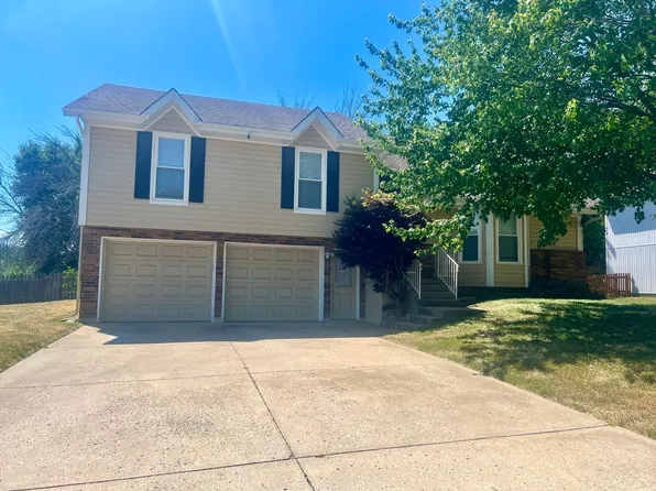 1100 NE Ball Dr, Lees Summit, MO 64086