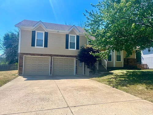 1100 NE Ball Dr Photo 1