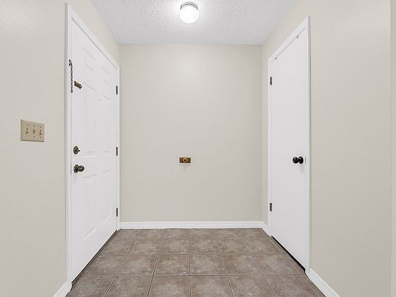 3rd image of 945 Morris Ave