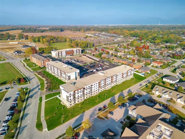 2600 Sandwich West Pkwy #301, Lasalle, ON N9H 2S4