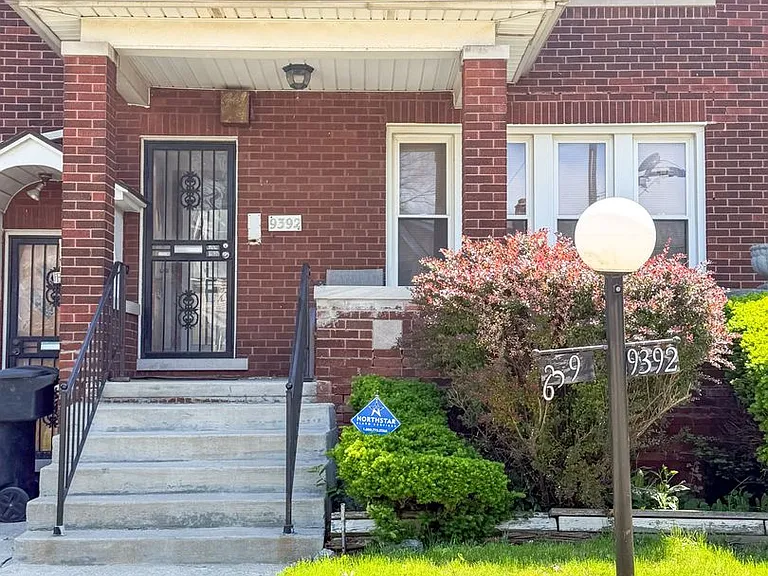 9392 Woodside St — Photo 2