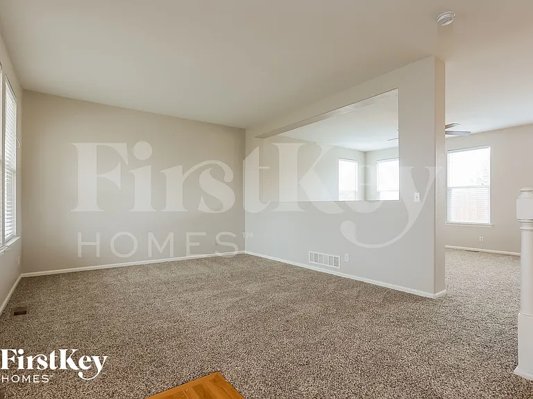 13827 Ivanhoe St — Photo 2