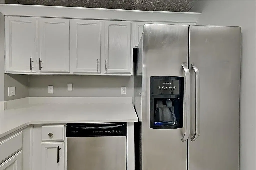 3 bed, 2.5 bath, 1386 sqft, $2,575 — Photo 4
