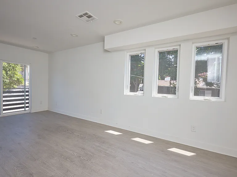 125 N Mountain View Ave #125 — Photo 16