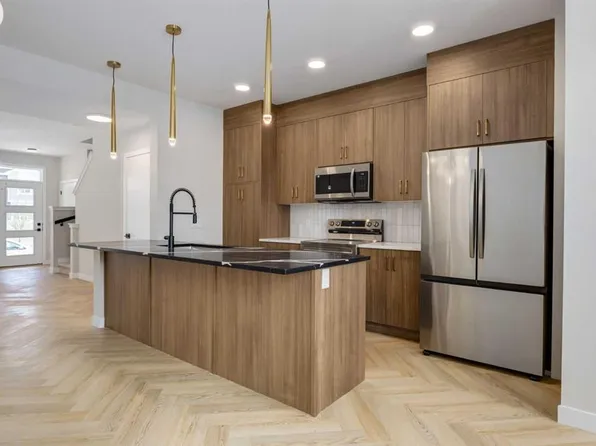 7110 N Rangeview Ave SE, Calgary, AB T3S 0S7