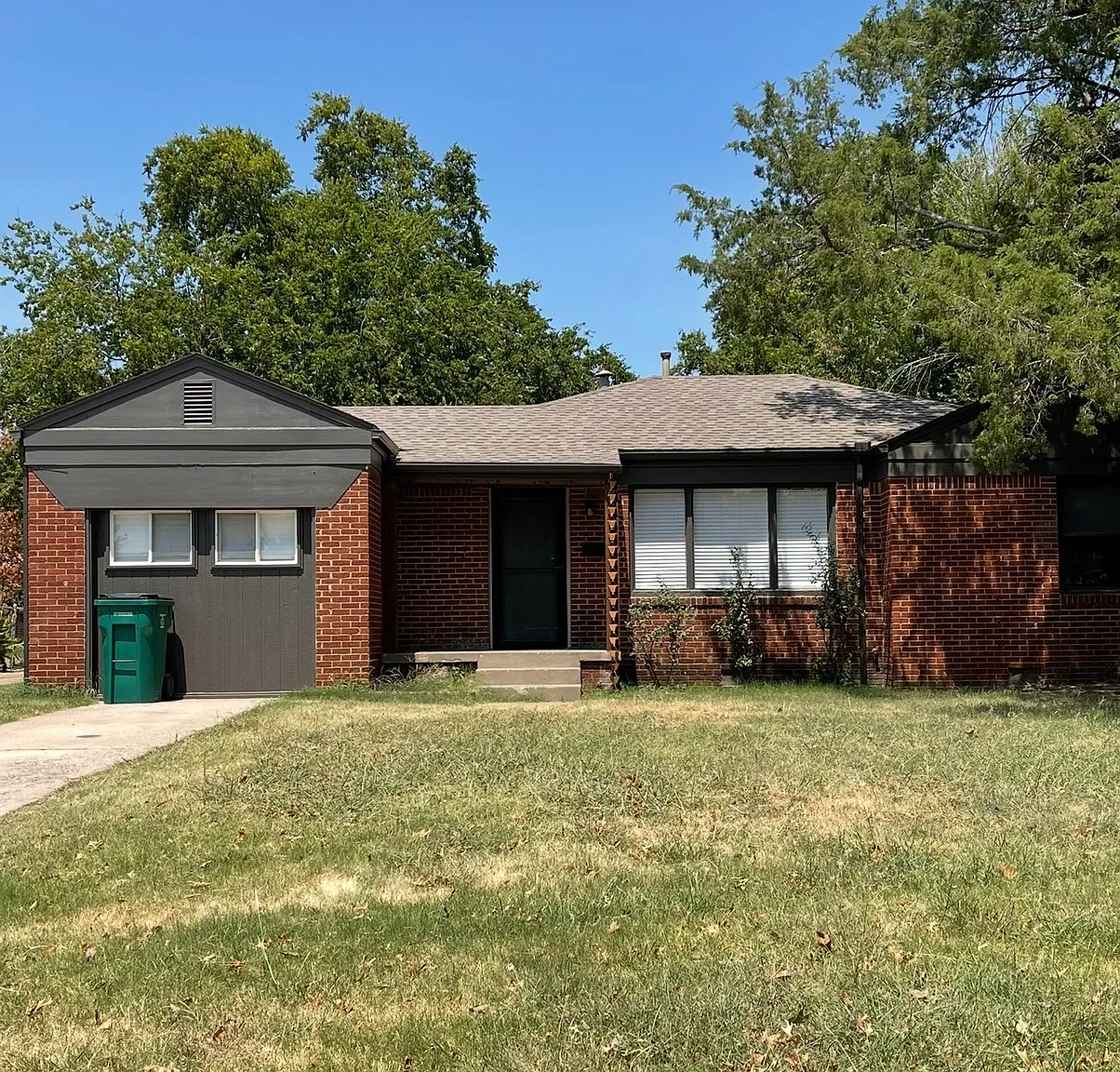 3 bed, 1158 sqft, $1,300 — Photo 1