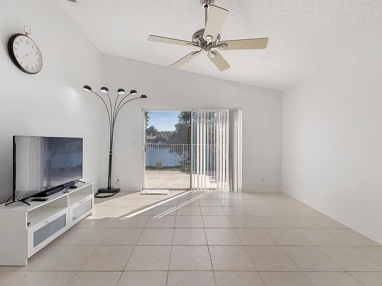 3800 Woodfield Dr — Photo 17