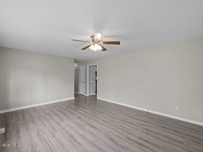 126 Woodland Dr — Photo 16