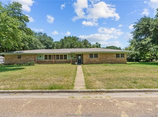 510 Calvert St, Hearne, TX 77859