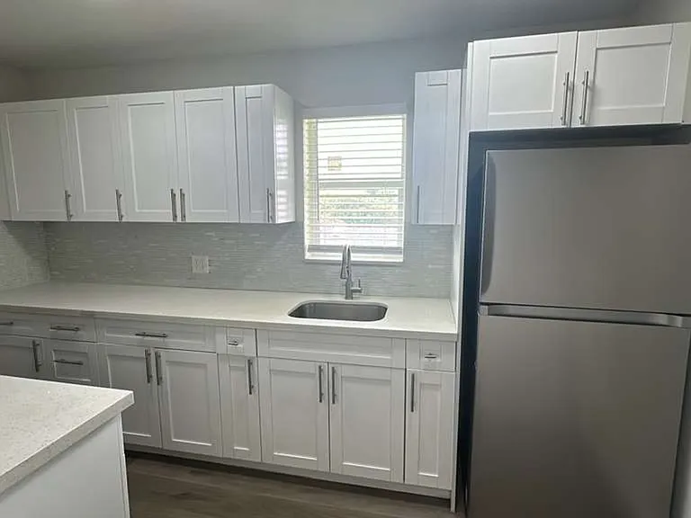 224 SW 4th Ave — Photo 10