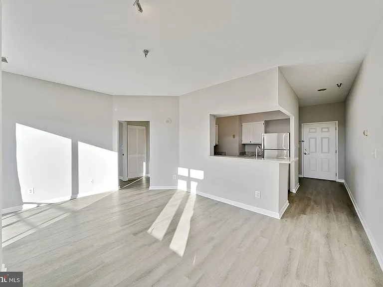 2400 Clarendon Blvd #Penthouse 12 — Photo 11