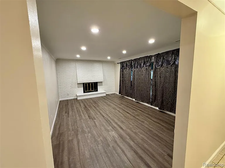 33 Kirk Lane Dr — Photo 4