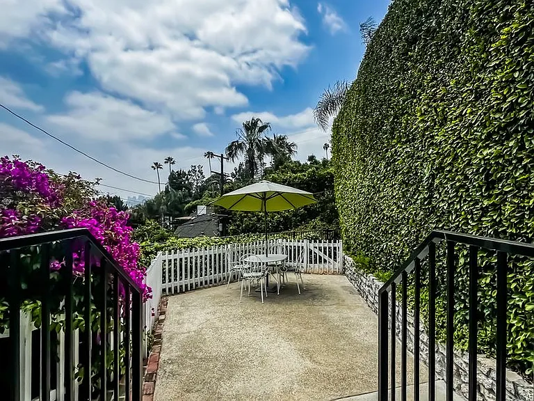 Unbelievable Stand-Alone 2-Bedroom House in Prime West Hollywood Hills — Photo 19