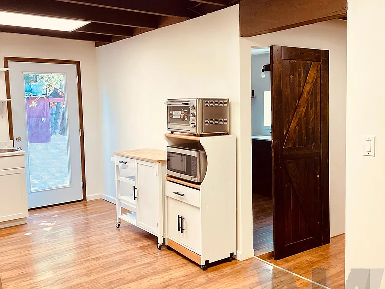 Full LED daylight lighting throughout. Microwave, convection oven, and carts included.