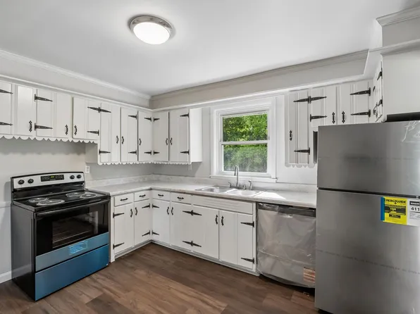 1003 Twin Creek Rd, Charlotte, TN 37036