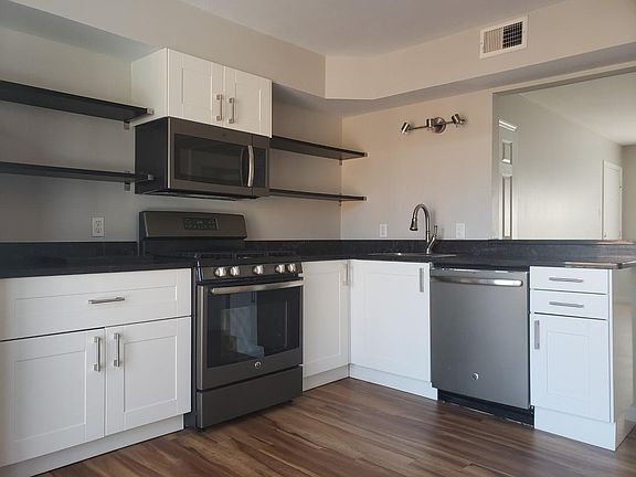 3rd image of 443 S Clay Ave #2