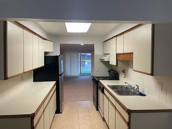 3rd image of 8431 Buffalo Ave #21