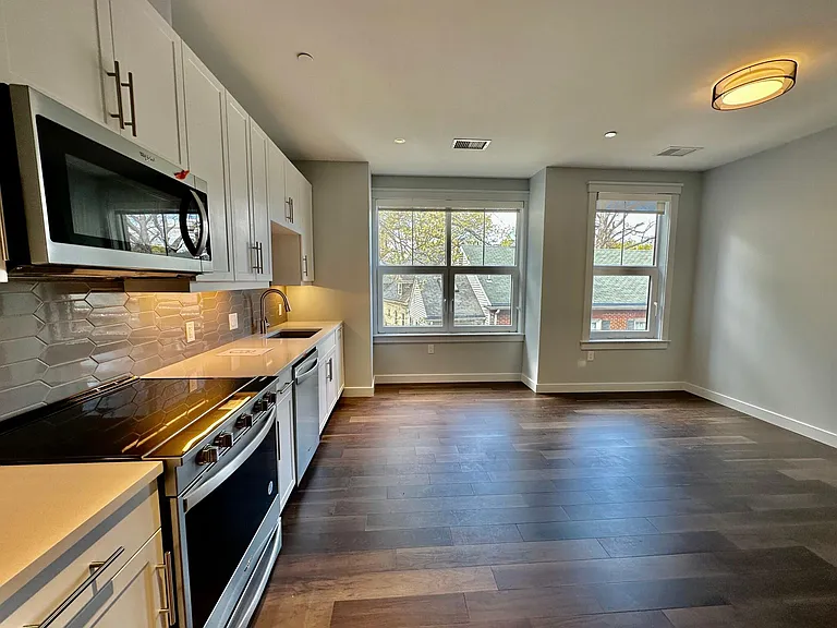 134 Babcock St #305 — Photo 2