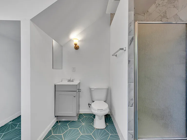 2348 Court R — Photo 20