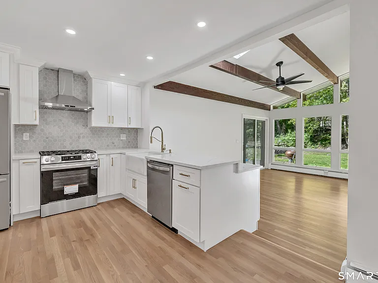 48 Crestwood Rd — Photo 14