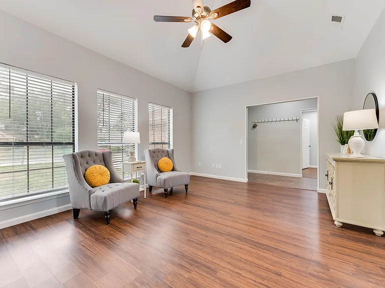 Camelia Dr — Photo 9