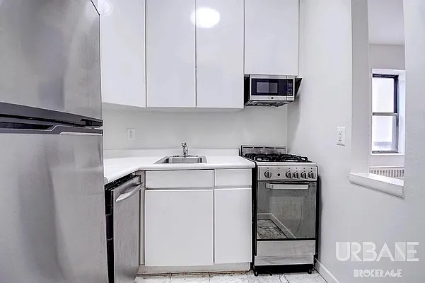 Rented by Urbane Brokerage | media 2