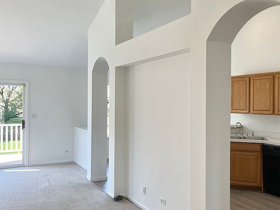 5th image of 3102 Autumn Lake Dr #3102