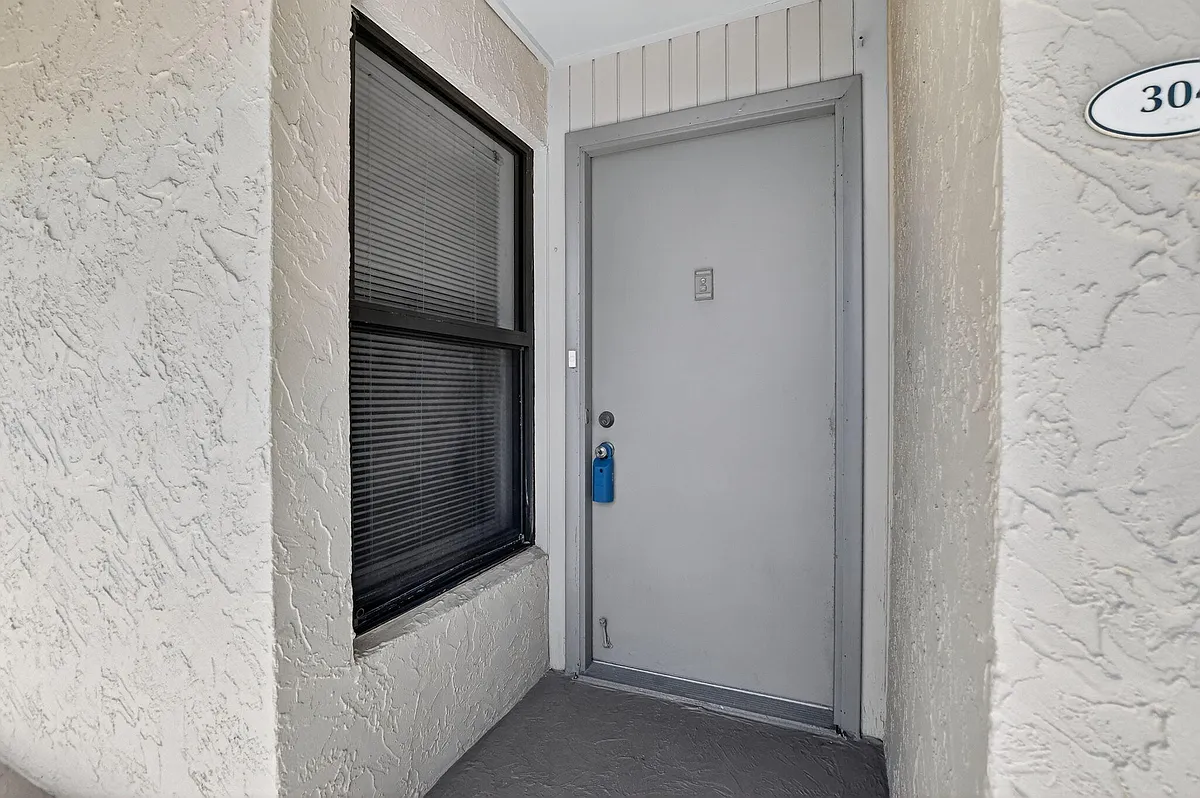Building Photo - 11 Royal Palm Way #3040