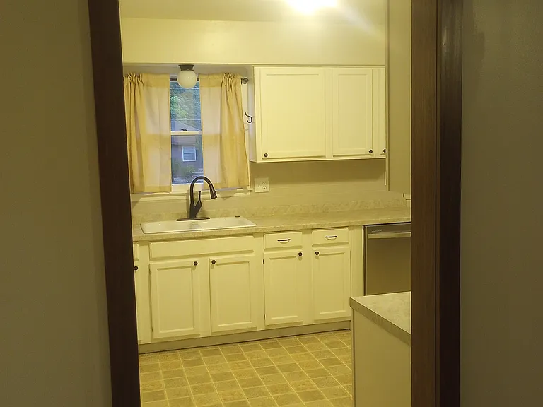 238 Downey Dr — Photo 4
