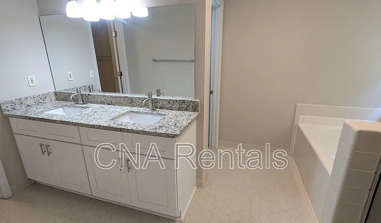 4635 Hampton Square Dr — Photo 14