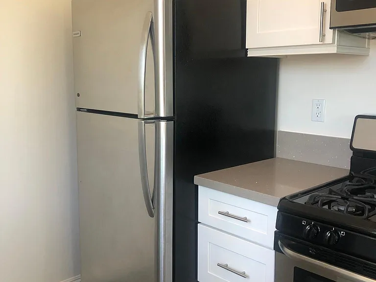 14143 Burbank Blvd #202 — Photo 8