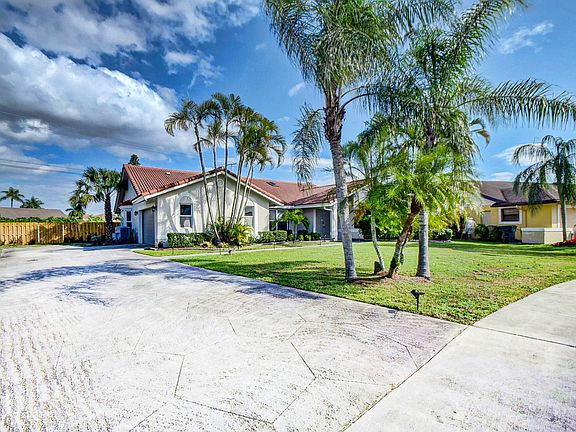 Home For Sale In Greenview Shores