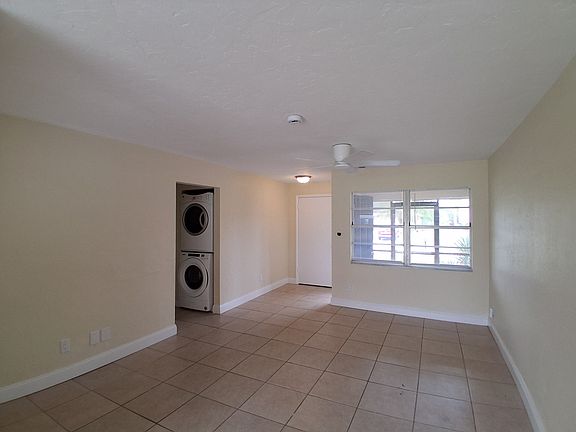 5th image of 913 SE 14th Ter #915