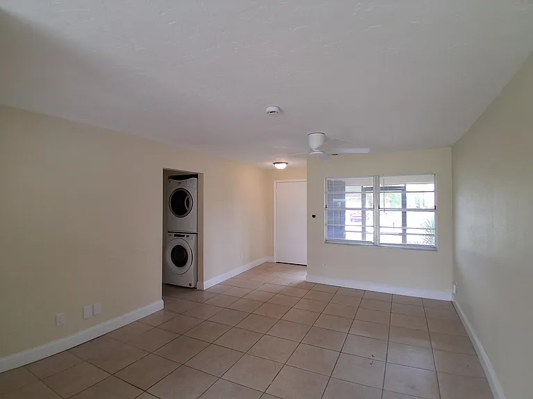 913 SE 14th Ter #915 — Photo 5