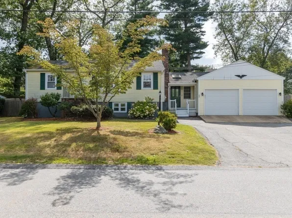 33 Lantern Ln, Burlington, MA 01803
