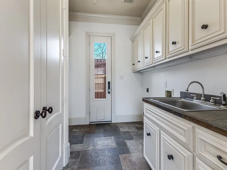 6416 Dykes Way — Photo 15