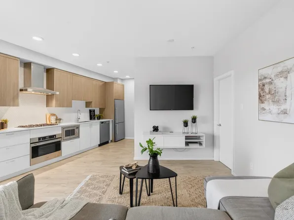 6283 Kingsway Ave #215, Burnaby, BC V5J 0H3